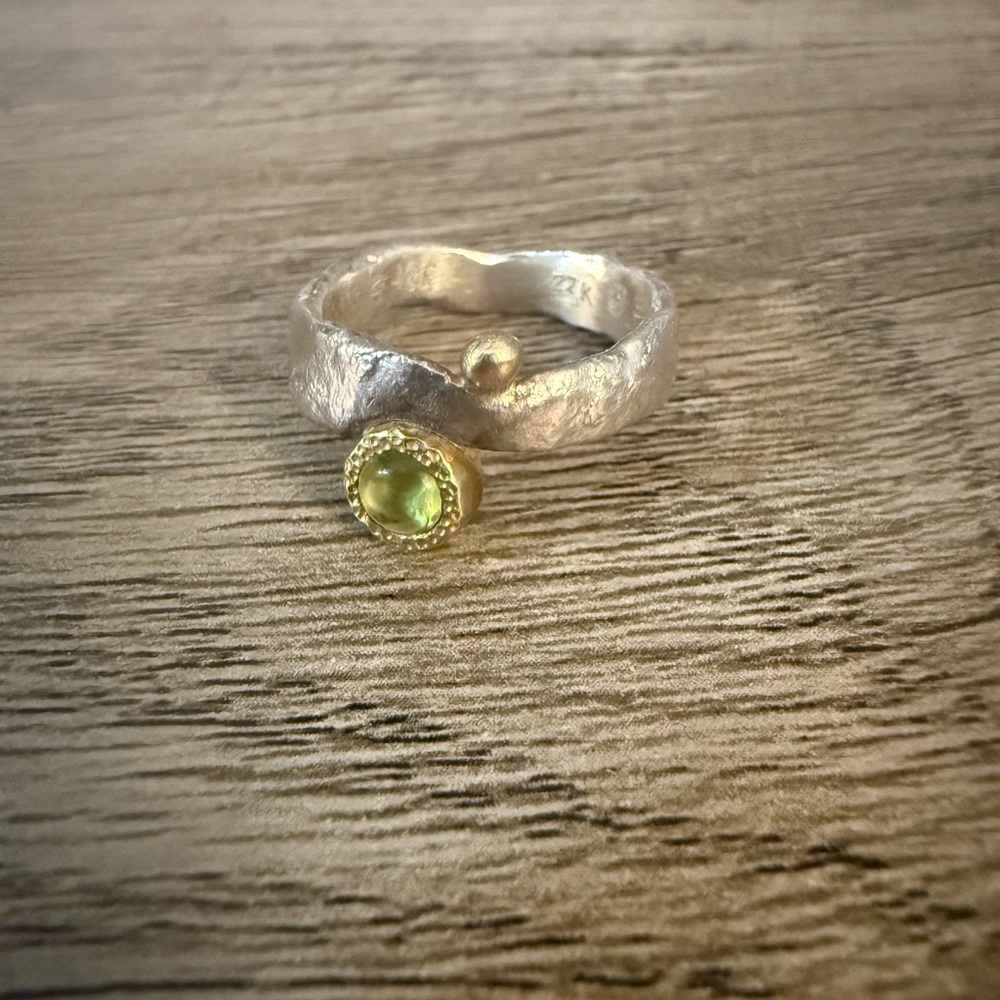 Silver and Gold Toned Ring with Green Gemstone - Picture 1 of 5